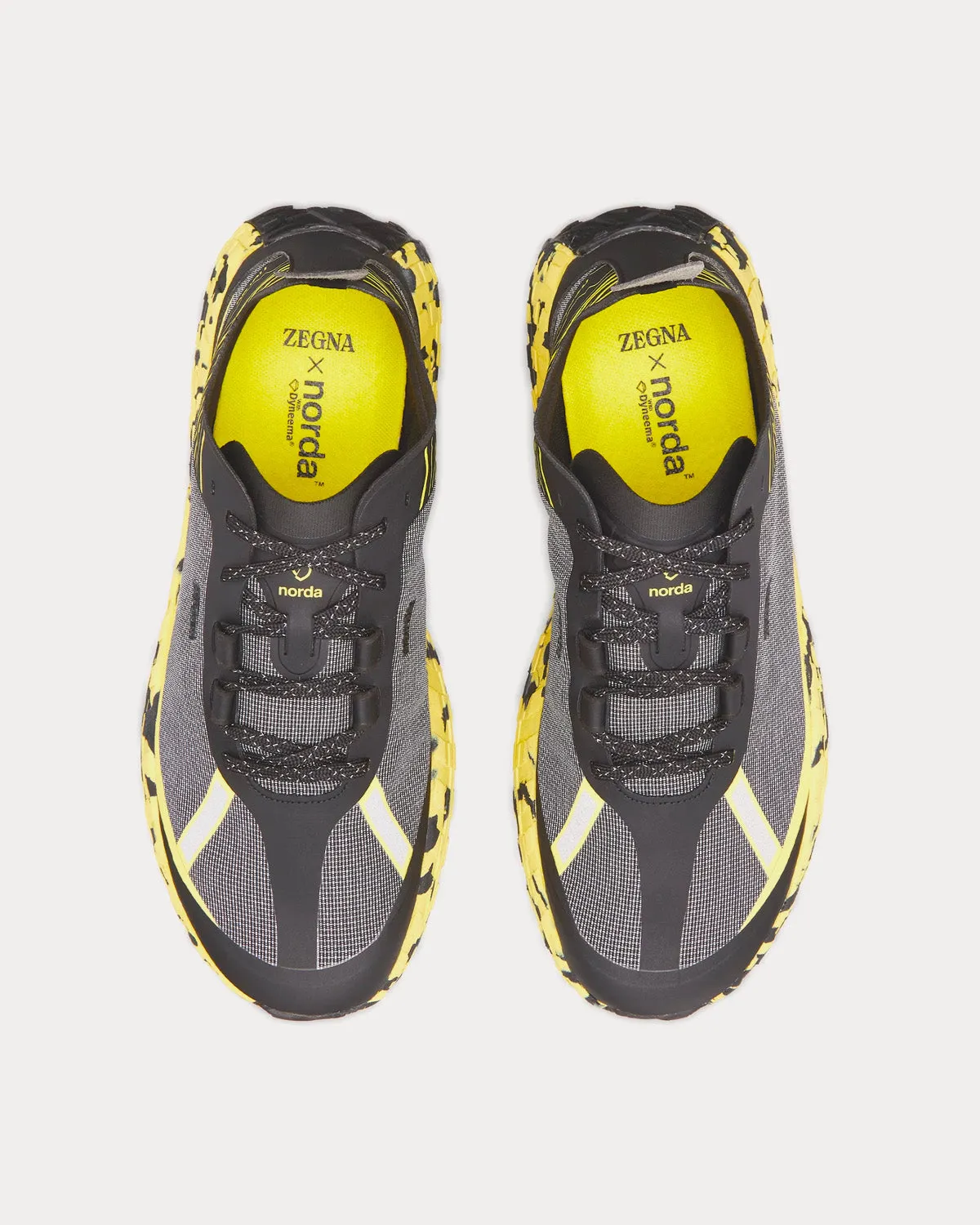001 Black / Yellow Running Shoes