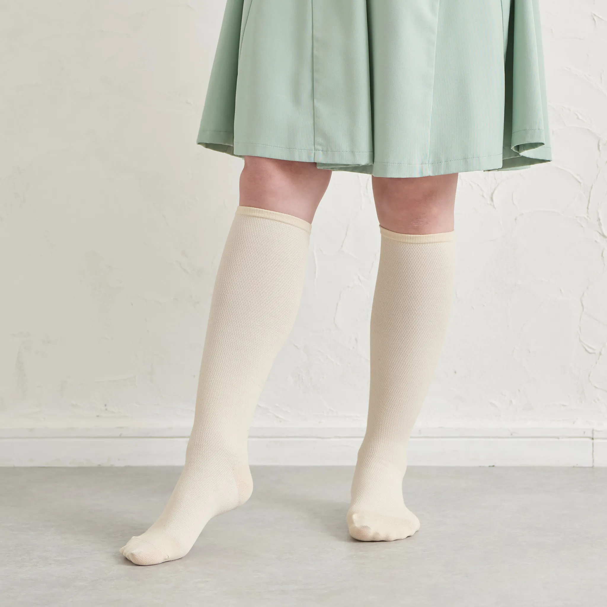 Bikyaku Compression Socks with Cooling Ice Lock Yarn - 828