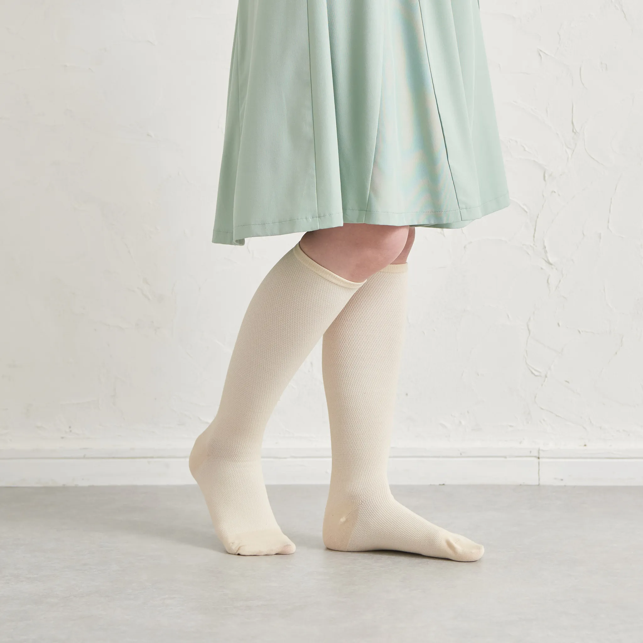 Bikyaku Compression Socks with Cooling Ice Lock Yarn - 828