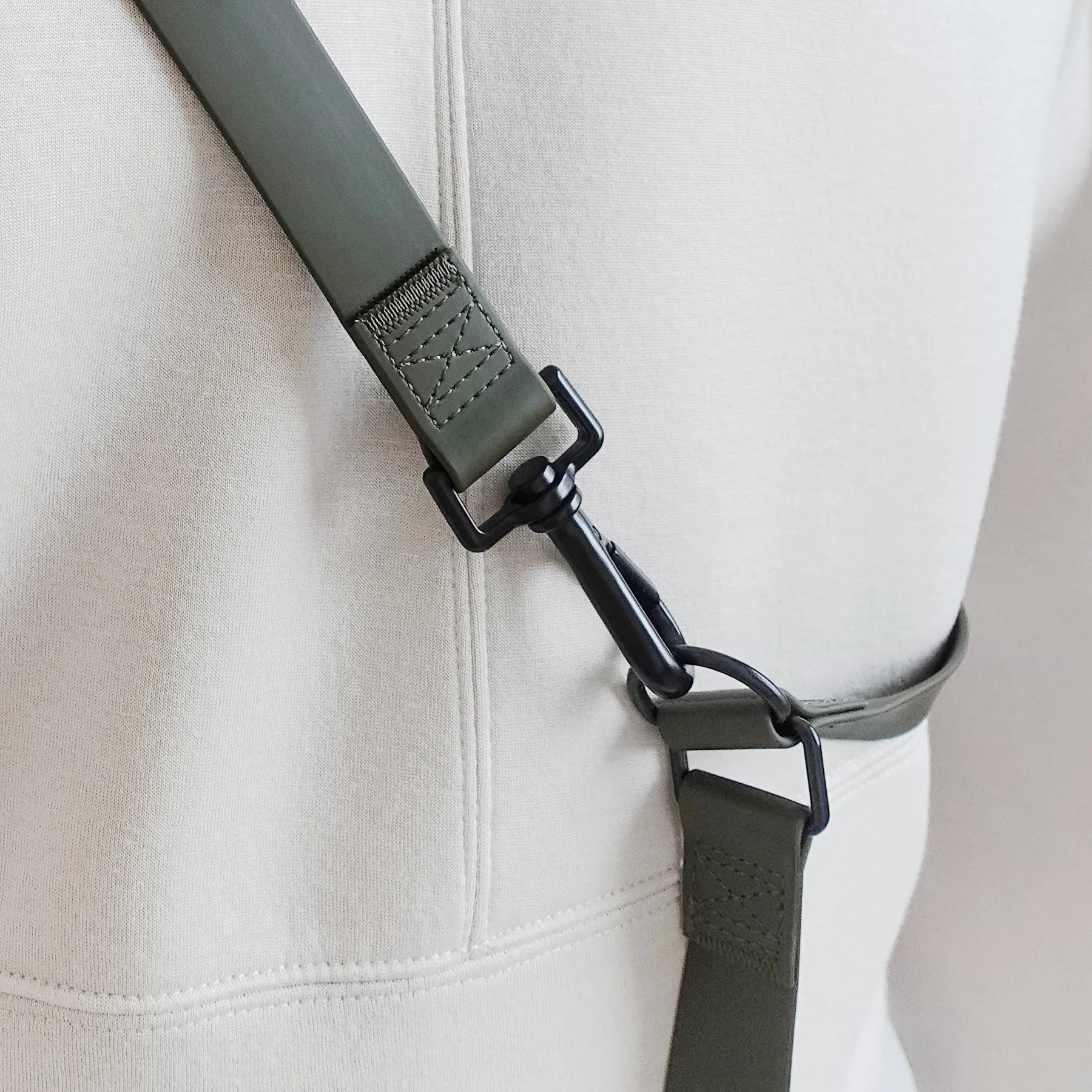 REI - Waterproof cross-body connector