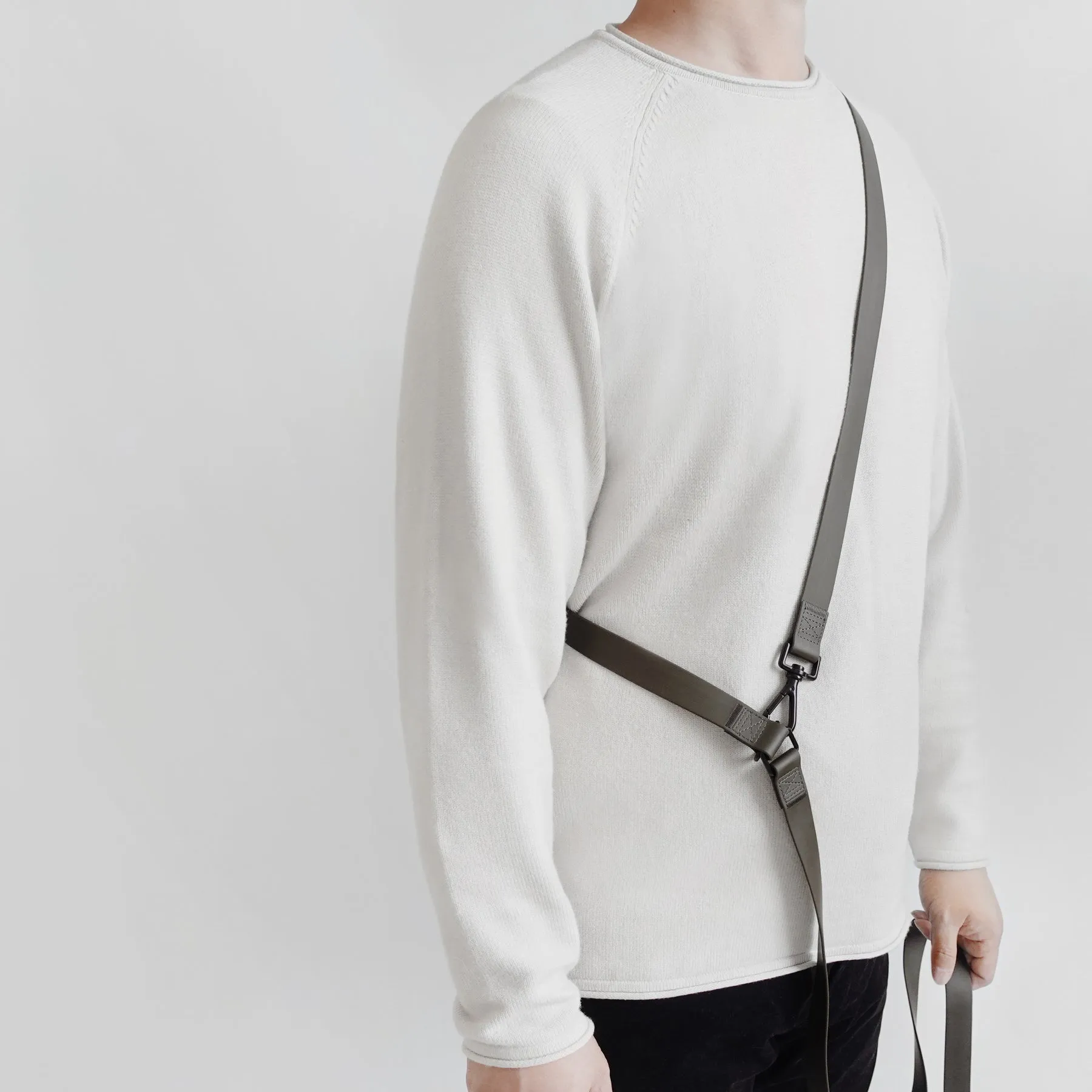 REI - Waterproof cross-body connector